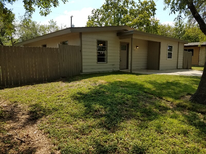 Building Photo - 5227 Vlg Gln Dr