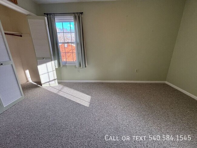 Building Photo - 136 Grimes St