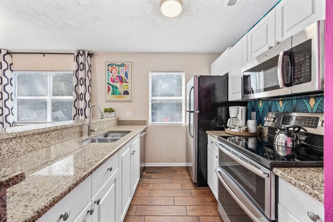 Building Photo - 414 28th Ave N