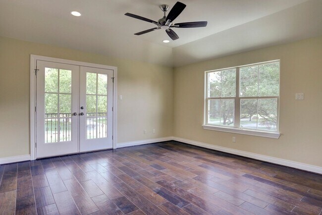 Building Photo - 5203 Beechnut St