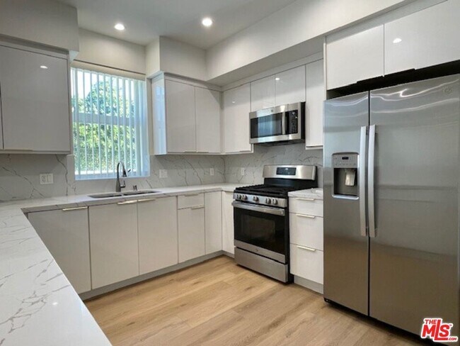 Building Photo - 11042 La Maida St