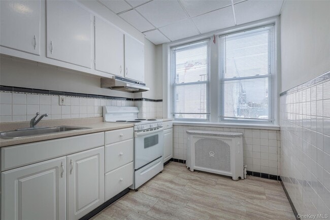 Building Photo - 28-07 Newtown Ave