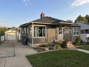 Building Photo - 177 Country Club Dr