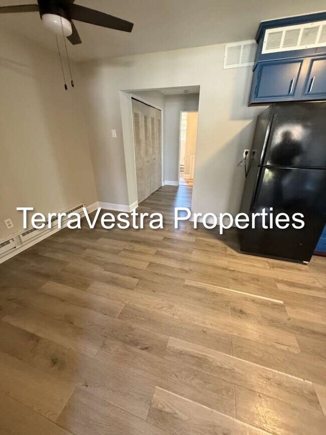 Building Photo - 108 N 8th St