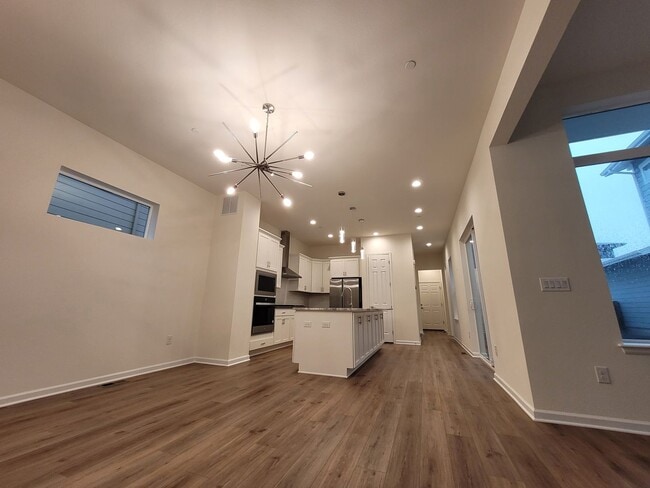 Building Photo - 820 Promenade Dr