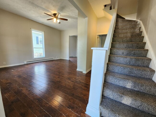 Building Photo - Spacious 3-Bedroom, 2-Bathroom Home AVAILA...