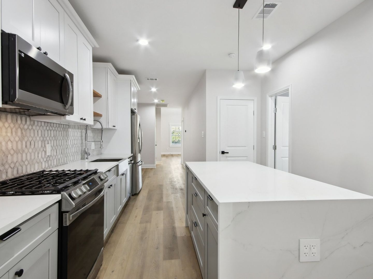 Building Photo - 1904 Calumet St