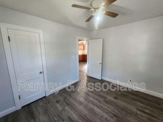 Building Photo - 4401 Bellevue Ave