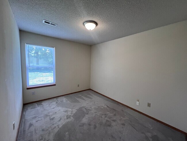 Building Photo - 1309-1323 W Lotus
