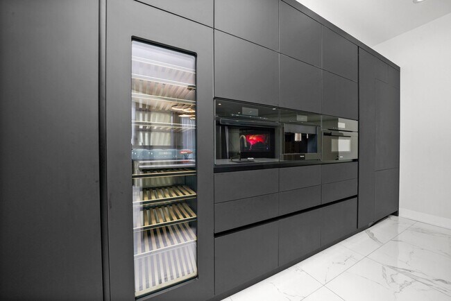 Building Photo - 450 Village Center Dr