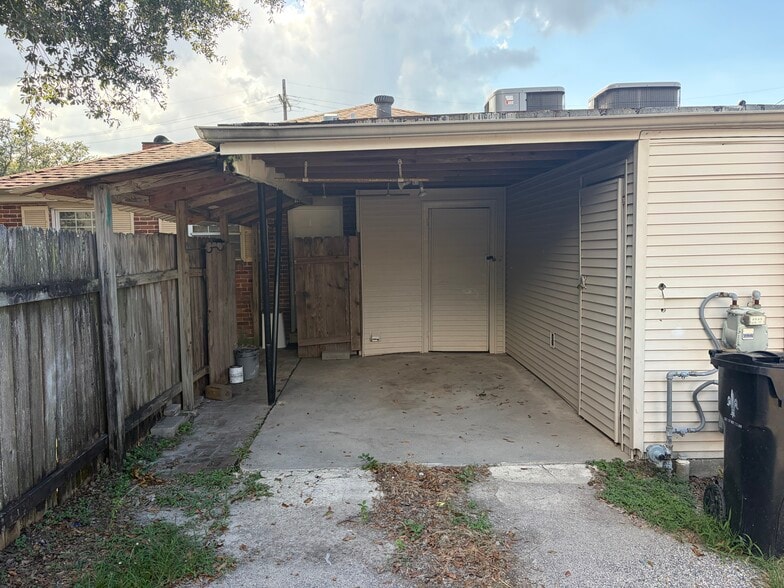 Building Photo - 6237 Catina St