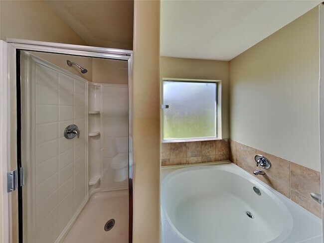 Building Photo - 3930 Hawthorn Glen Ct