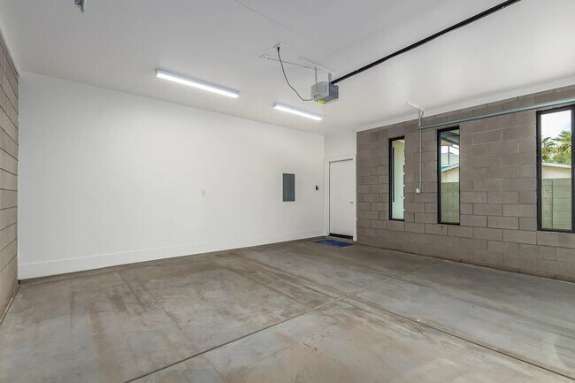 Building Photo - 2011 E Turney Ave