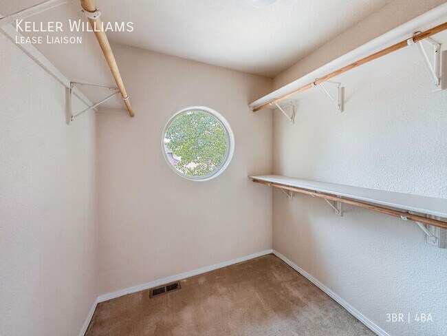 Building Photo - 701 Westwood Dr