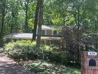 Building Photo - 420 Heritage Way NE