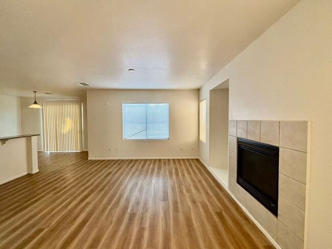 Building Photo - Nice two-story single-family house