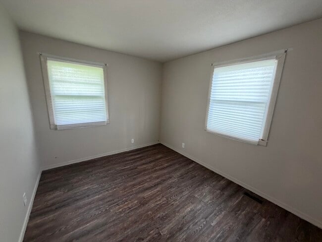 Building Photo - 1612 Crestview-