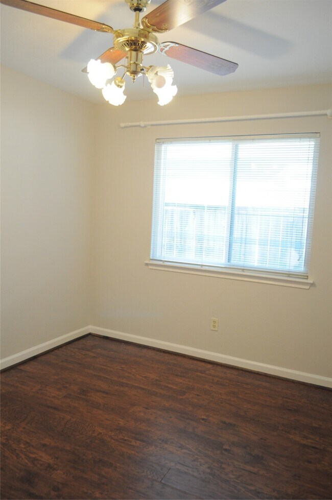 Building Photo - 8639 Sparkling Springs Dr