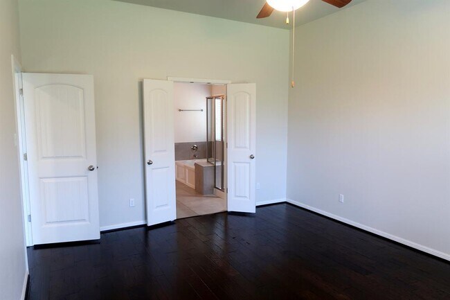 Building Photo - 520 Caddo Lake Dr