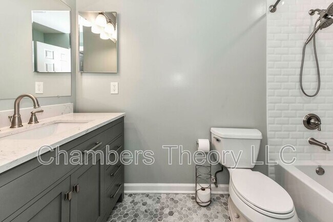 Building Photo - 9766 Oleander Ave