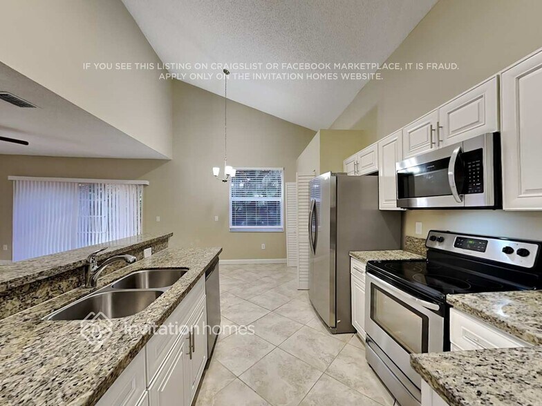 Building Photo - 11558 NW 6th Ct