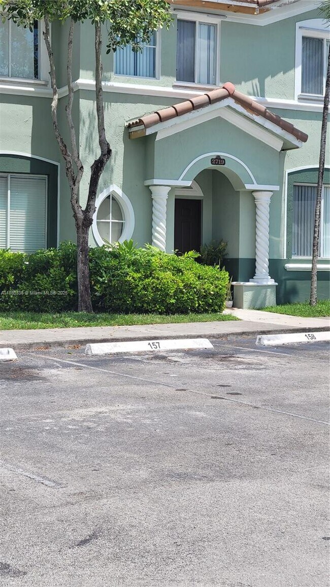 Primary Photo - 2719 SE 15th Pl