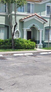 Building Photo - 2719 SE 15th Pl
