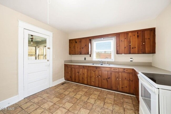 Building Photo - 1217 Kentucky Ave