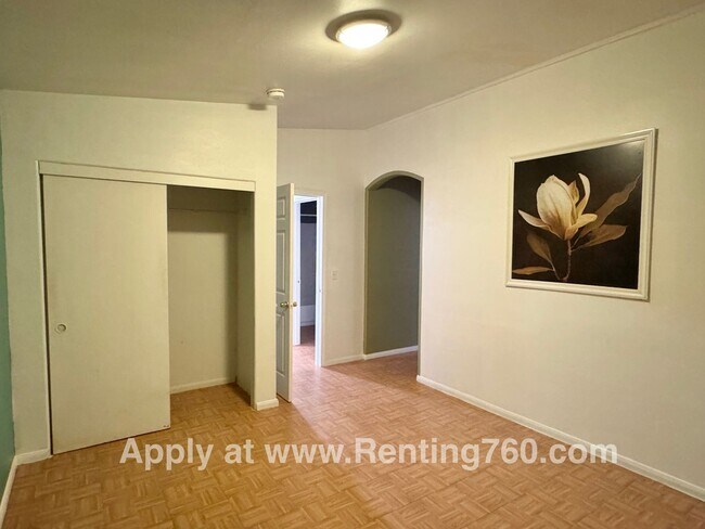 Building Photo - 2 Bed 2 Bath Near Military Base!