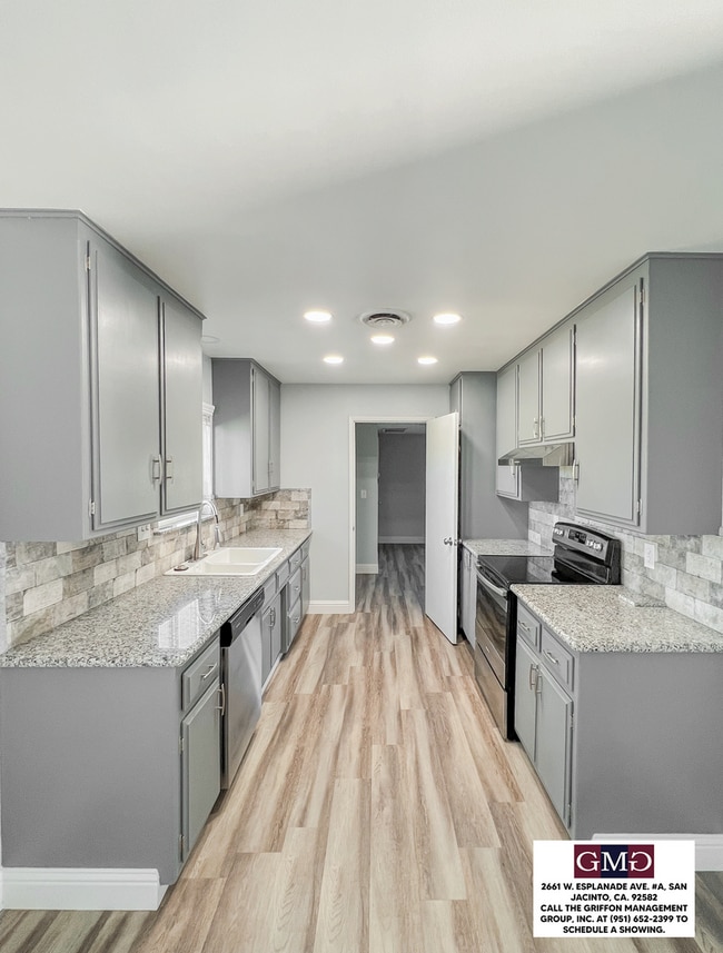 Building Photo - 3 Bedroom, 2 Bathroom House w/ Bonus Rooms...