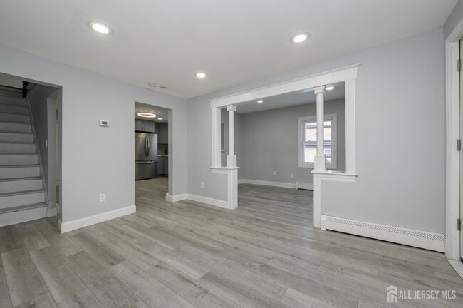 Building Photo - 408 David St