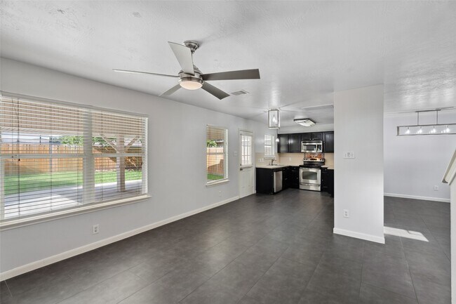 Building Photo - 18911 Brownstone Mills Dr