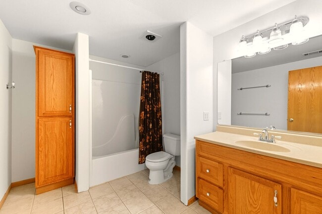 Building Photo - Peaceful Country 4 Bed, 3 Bath Home in Eli...
