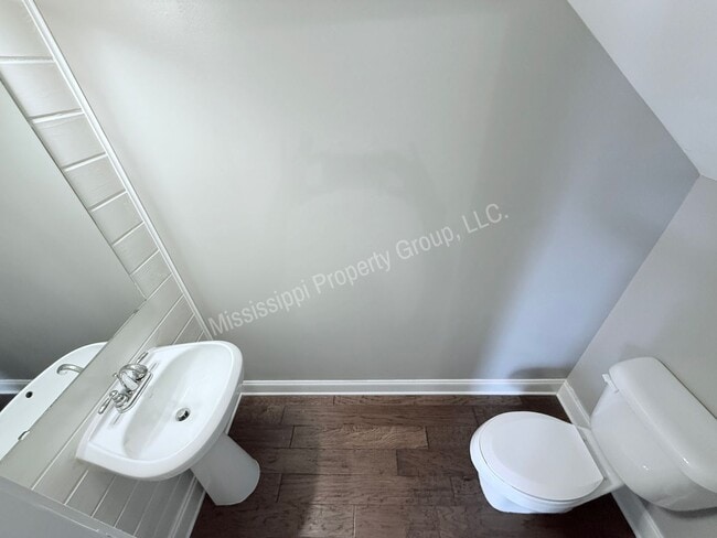 Building Photo - 4BR/4.5BA Stand Alone Unit For Rent
