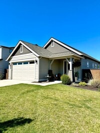 Building Photo - Gorgeous single-Level Pahlisch Home with a Fully Fenced Yard!