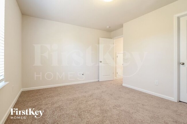 Building Photo - 522 Hillpark Ln