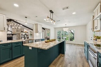 Building Photo - 7408 Golf Club Dr