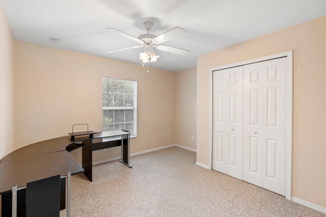 Building Photo - 3-Bed/2 Bath Gated Condo Fantastic Amenities!