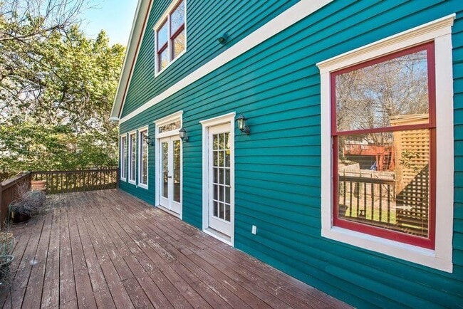 Building Photo - 623 Cherokee Ave SE
