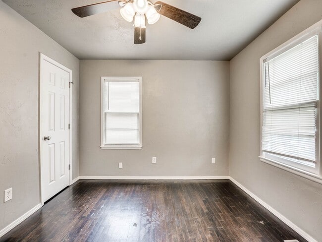 Building Photo - 3 Bedroom 1 Bath Home in Shawnee!