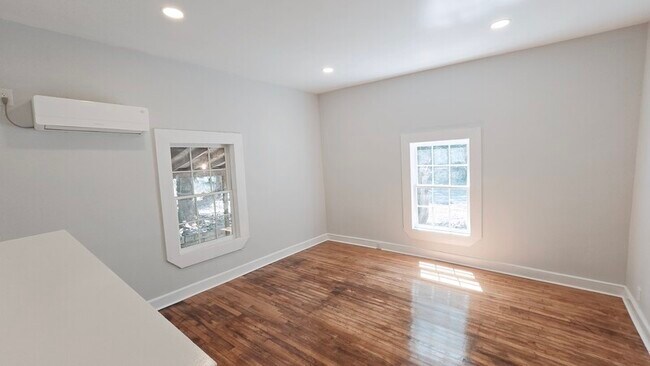 Building Photo - 159 Poplar Ave