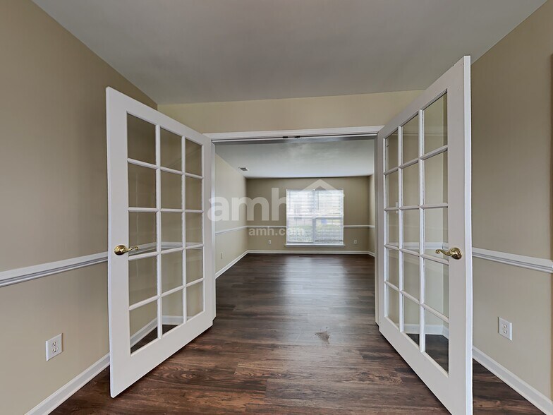 Building Photo - 141 Sawhorse Dr