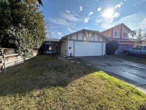 Building Photo - Great Natomas 3 Bedroom on Large Court