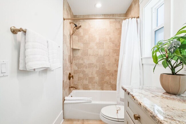 Building Photo - 22022 Front Beach Rd