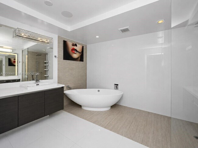 Building Photo - 300 Sunny Isles Blvd