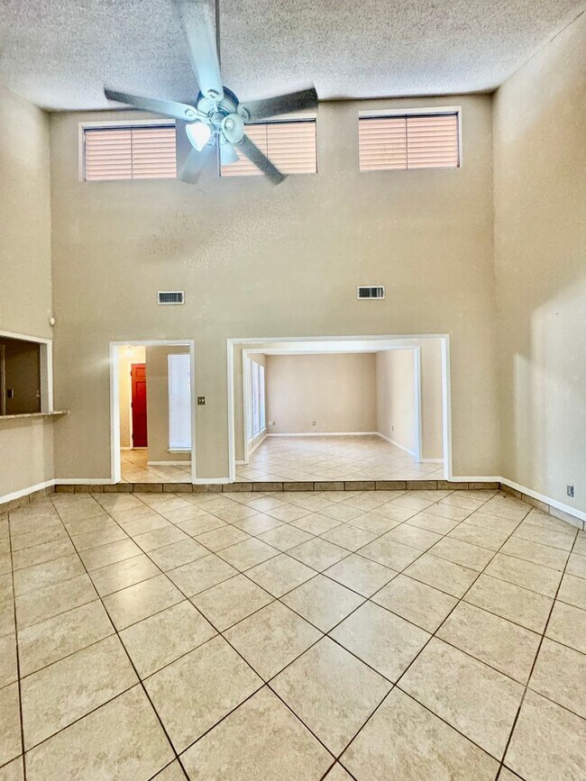 Building Photo - 5909 Golden Canyon Dr