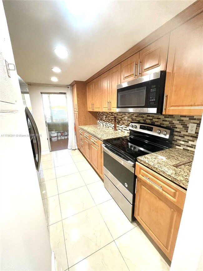 Building Photo - 2700 Riverside Dr