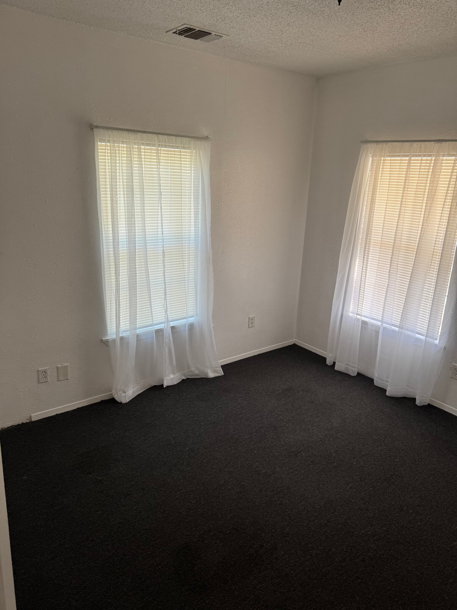 Building Photo - 1221 Delaware St