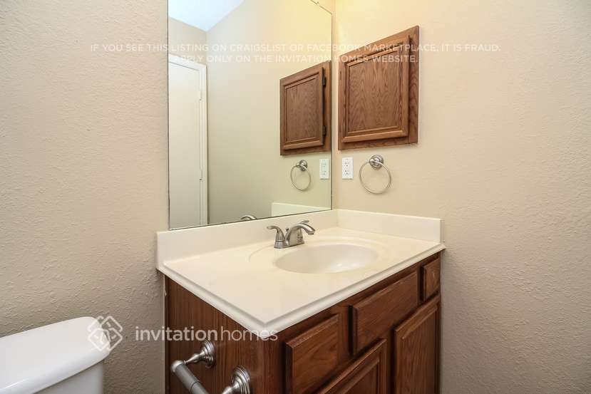 Building Photo - 2076 Rushmore Ct