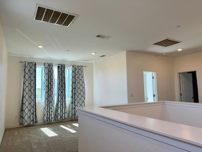 Building Photo - Spacious Next-Gen Lennar Home for Rent in the Clovis Unified School District